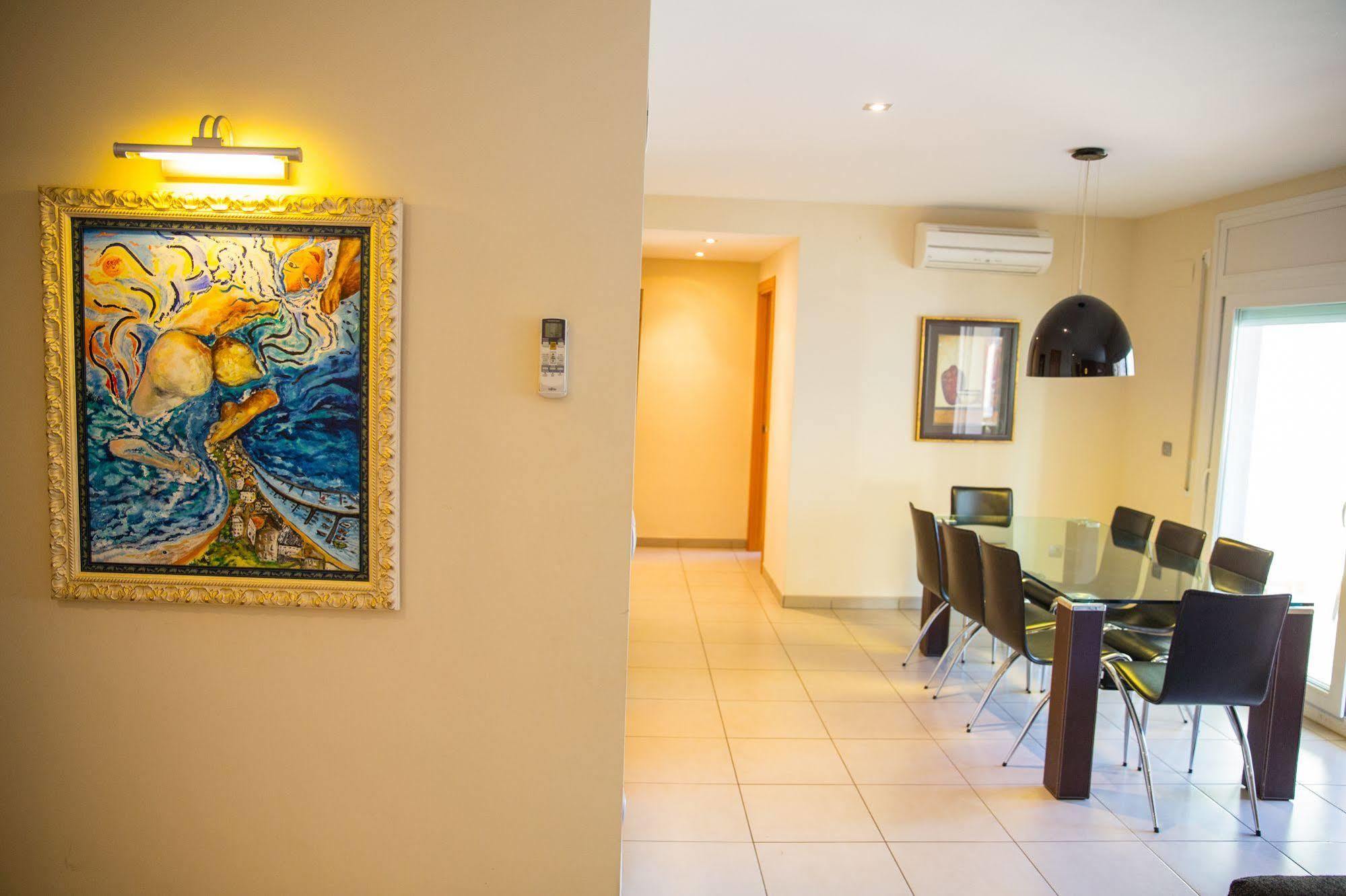 Agi Drugstore Apartments Росес Екстериор снимка