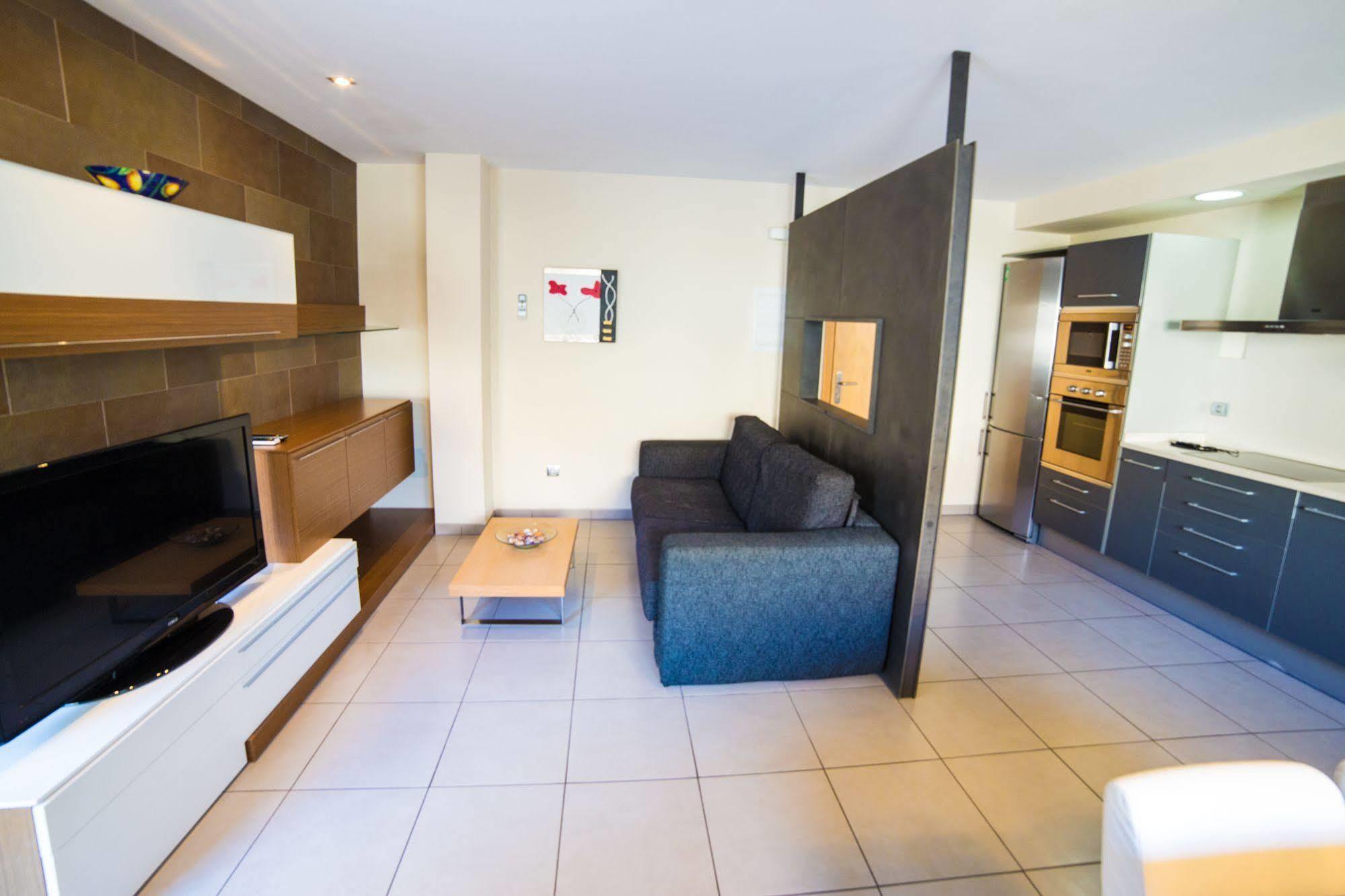 Agi Drugstore Apartments Росес Екстериор снимка